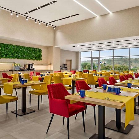Ramada By Wyndham Targu Jiu Otel Dış mekan fotoğraf