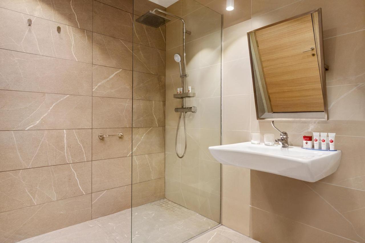 Ramada By Wyndham Targu Jiu Otel Dış mekan fotoğraf