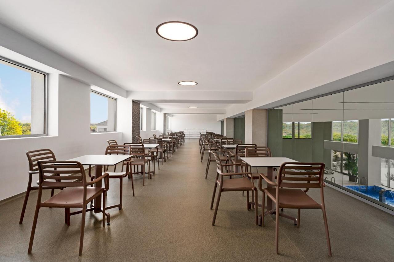 Ramada By Wyndham Targu Jiu Otel Dış mekan fotoğraf