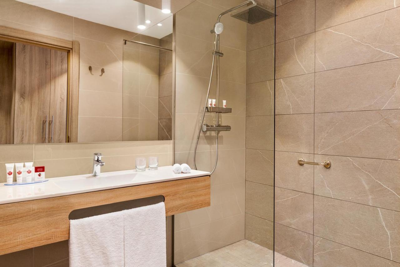 Ramada By Wyndham Targu Jiu Otel Dış mekan fotoğraf