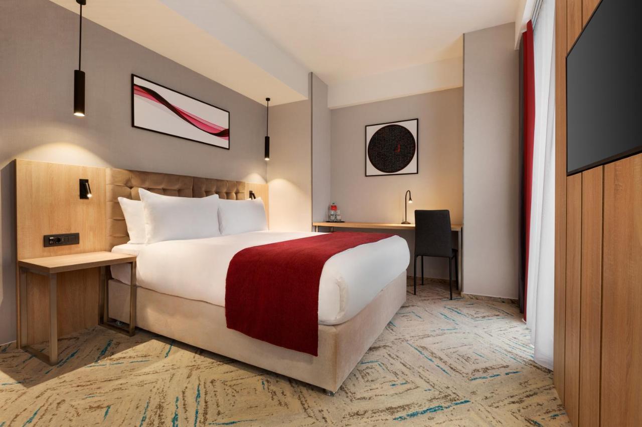 Ramada By Wyndham Targu Jiu Otel Dış mekan fotoğraf