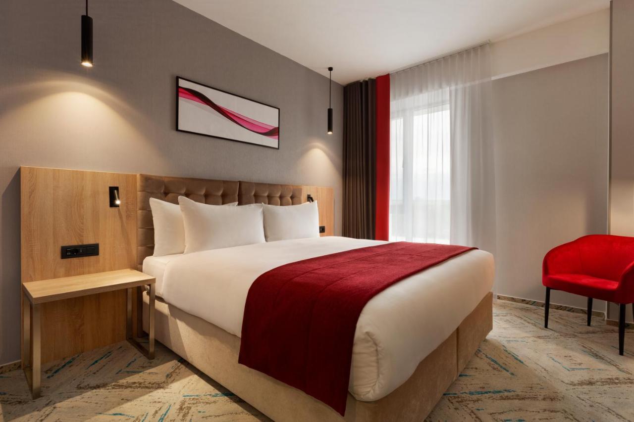 Ramada By Wyndham Targu Jiu Otel Dış mekan fotoğraf