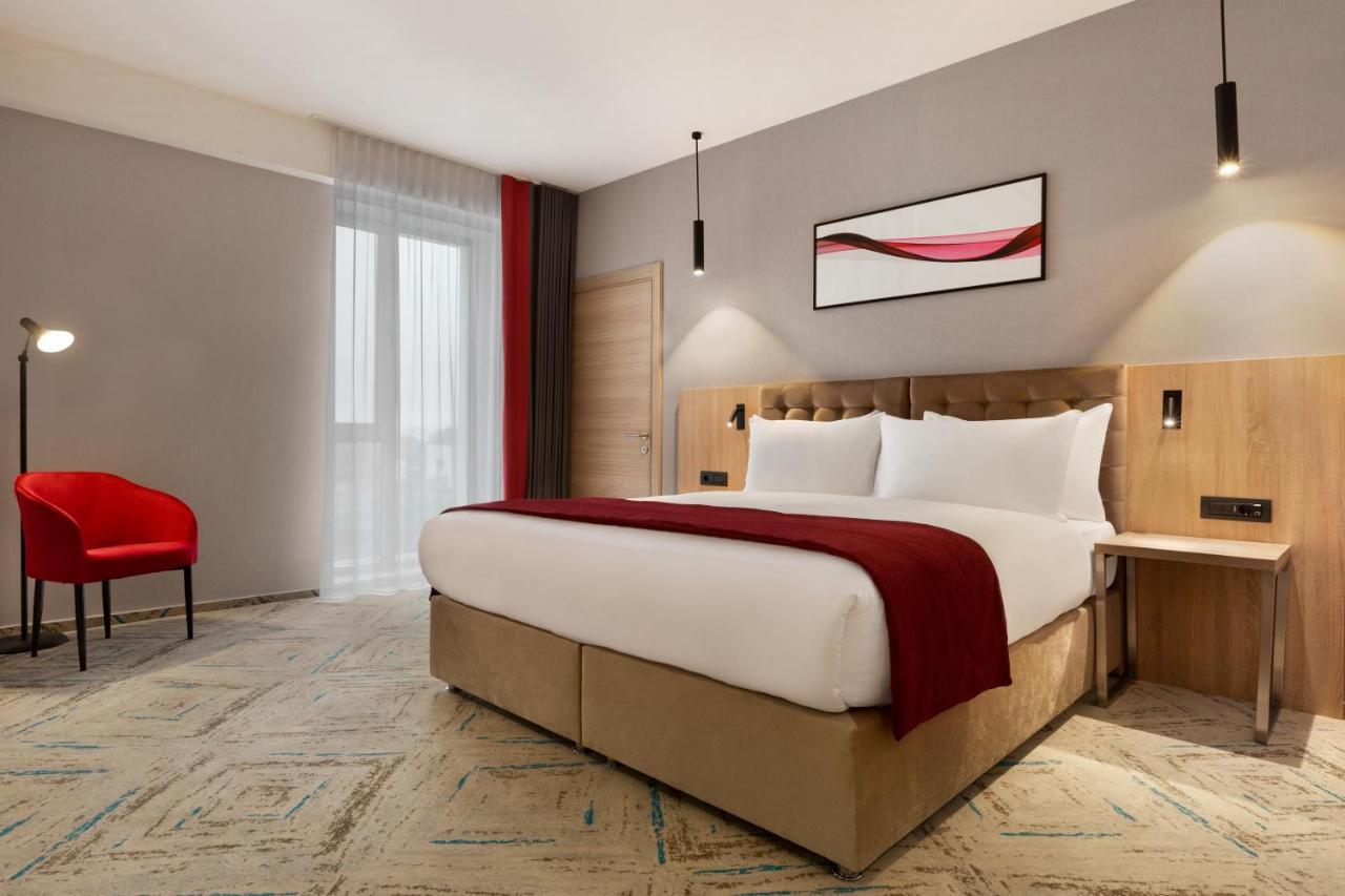 Ramada By Wyndham Targu Jiu Otel Dış mekan fotoğraf