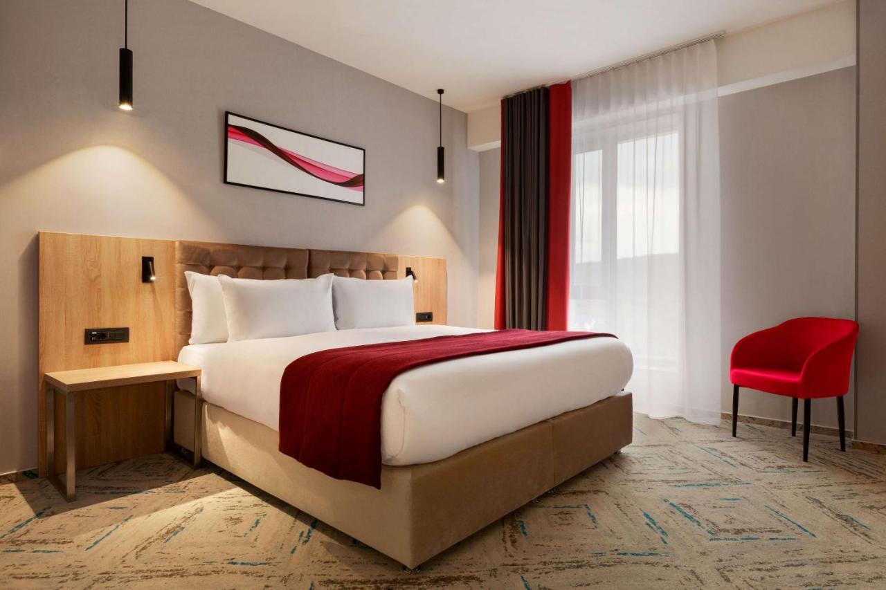 Ramada By Wyndham Targu Jiu Otel Dış mekan fotoğraf