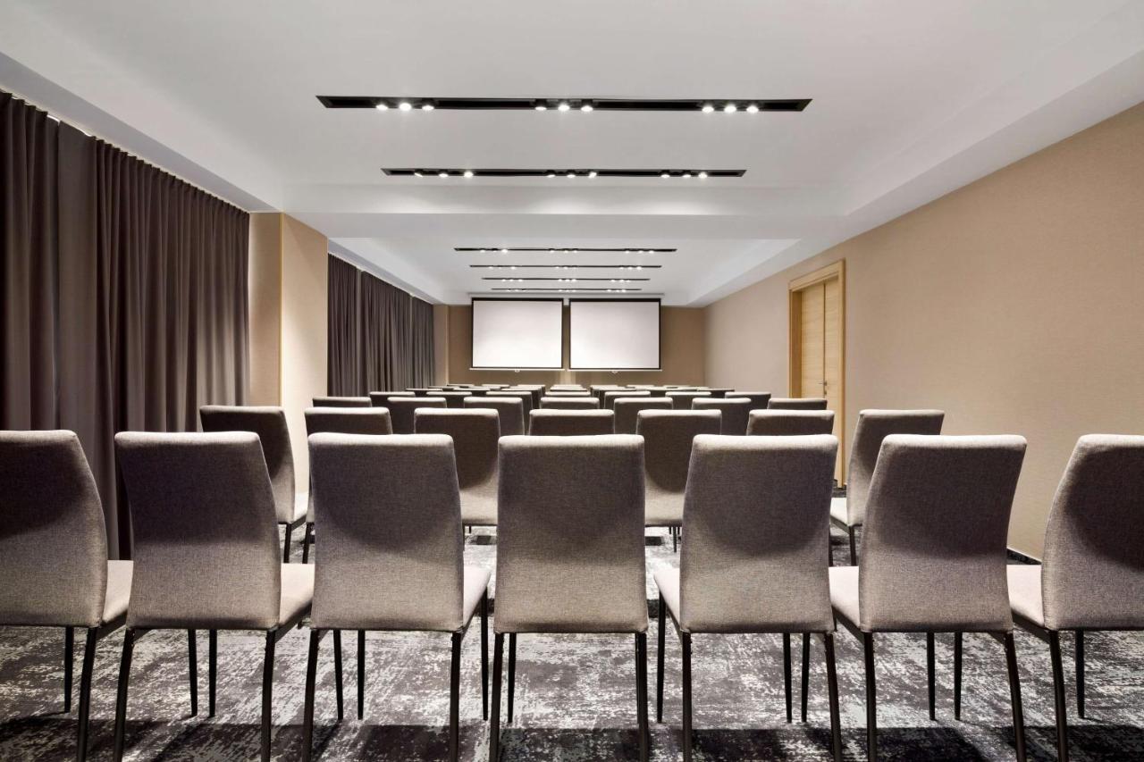 Ramada By Wyndham Targu Jiu Otel Dış mekan fotoğraf