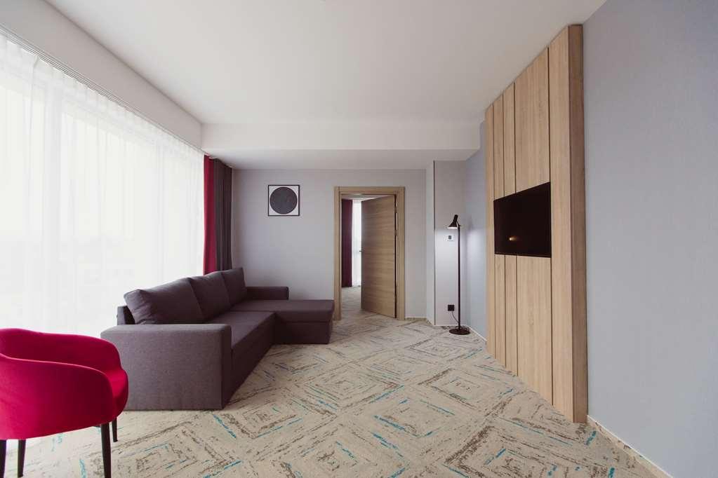 Ramada By Wyndham Targu Jiu Otel Oda fotoğraf